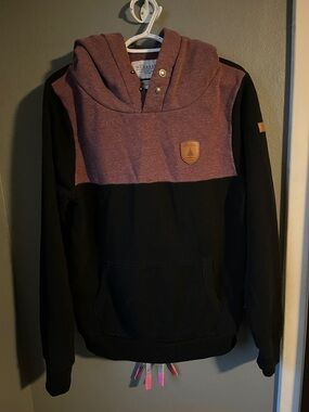 Wanakome Two-Tone Crewneck Hoodie Sweater - Maroon & Black